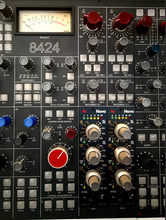 Load image into Gallery viewer, Neve 8424 Console + 2 x Neve 2264 ALB Compressors (500 Series) - Excellent Condition